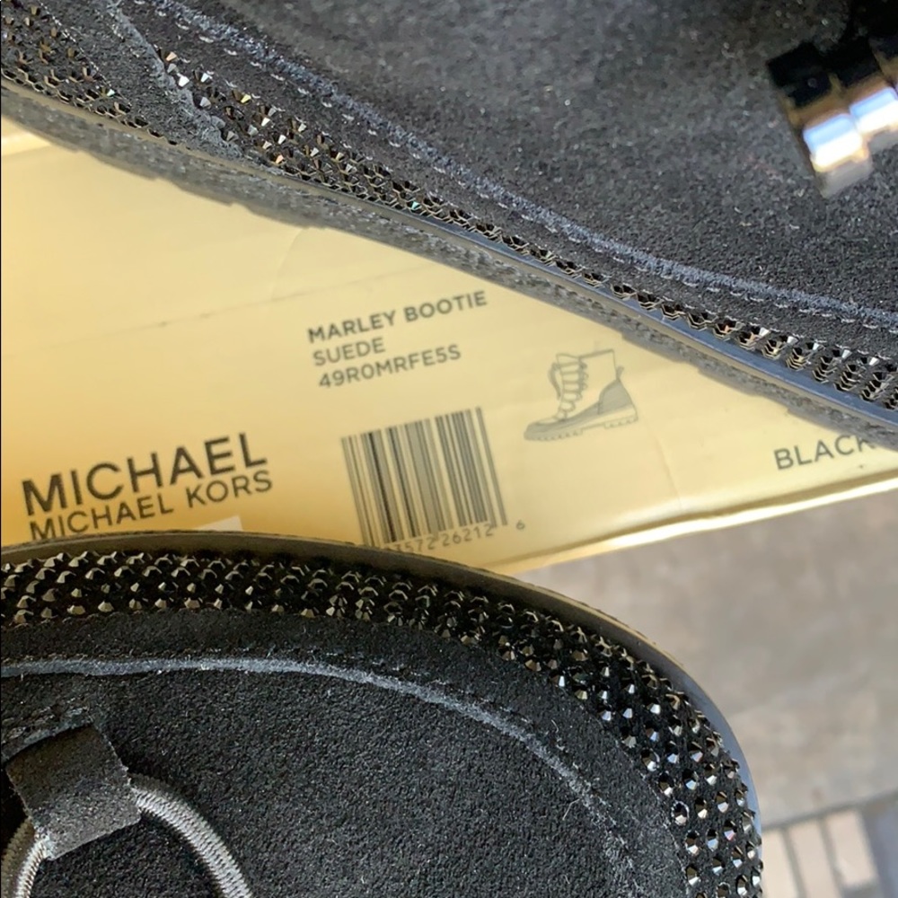 MICHAEL KORS MARLEY BOOTIE SUEDE BLACK - Picture 12 of 16